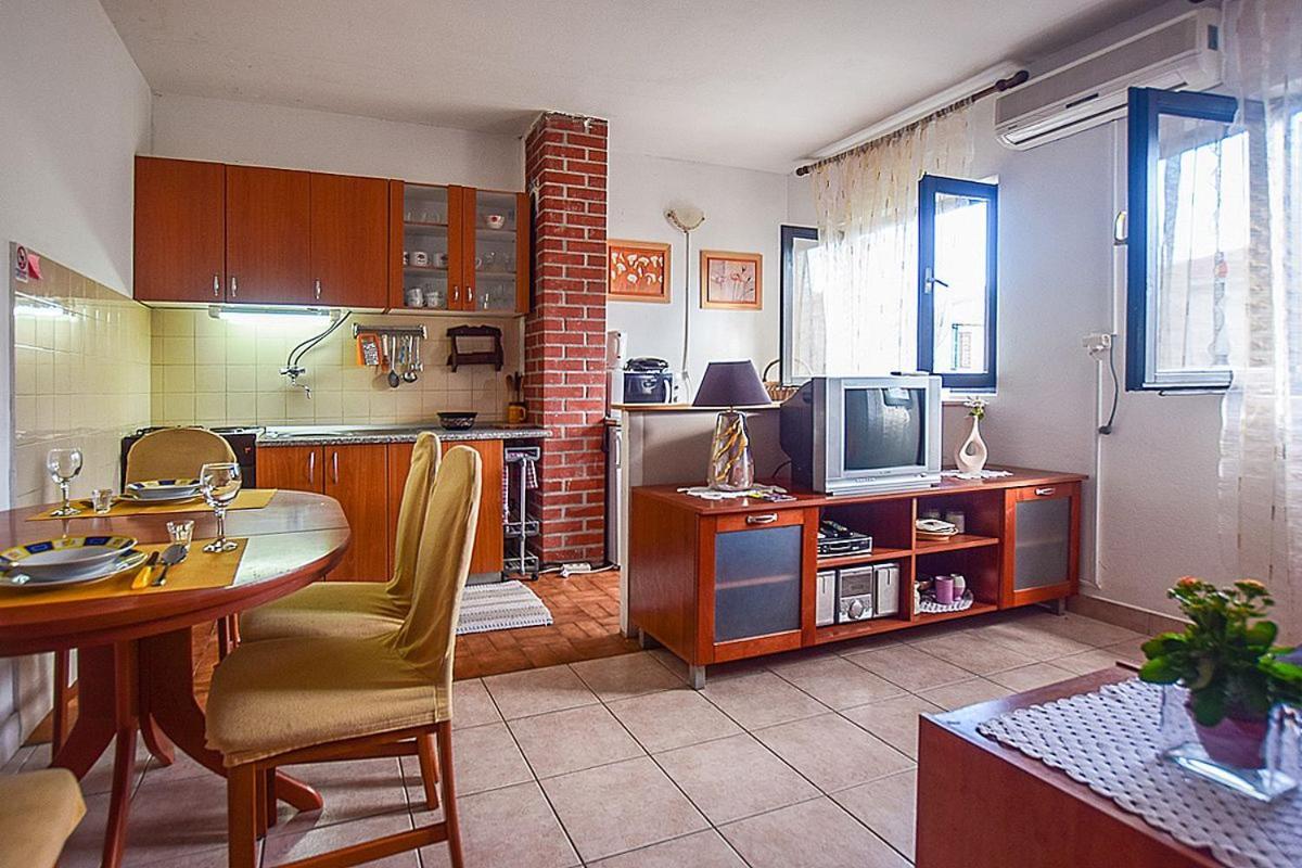 Apartments Derado Supetar Kültér fotó