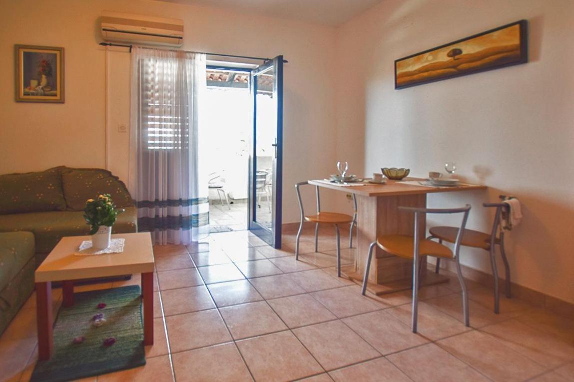 Apartments Derado Supetar Kültér fotó