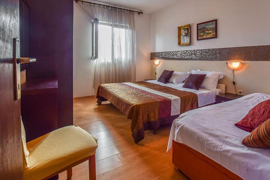 Apartments Derado Supetar Kültér fotó