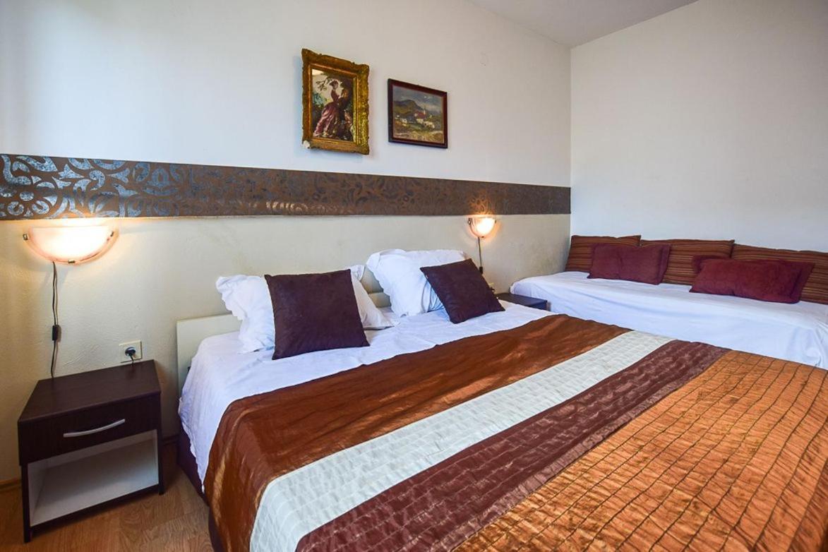 Apartments Derado Supetar Kültér fotó
