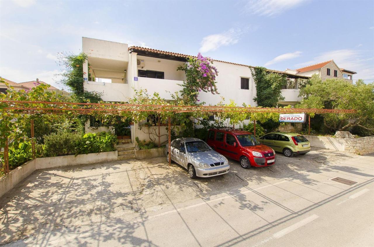 Apartments Derado Supetar Kültér fotó